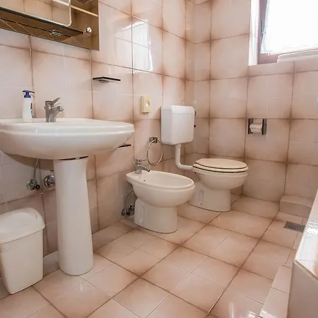 Ruzica Πανσιόν